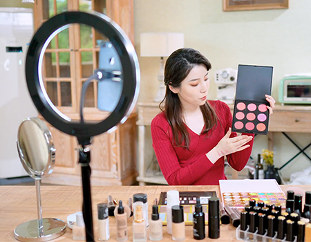 直播帶貨下半場：流量走不遠 專業成關鍵